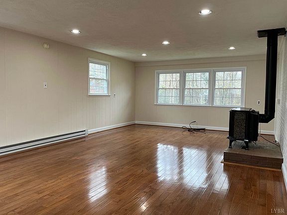 2nd image of 776 Whitestone Dr #22