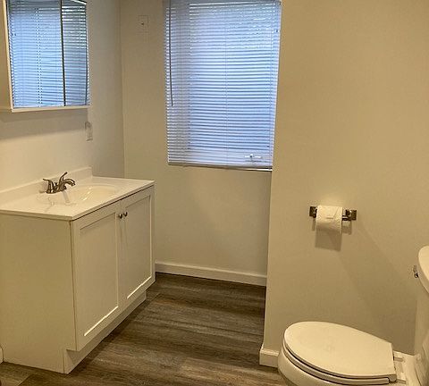 2nd image of 821 W 26th St #1