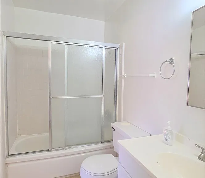 1086 Springfield St #D — Photo 15