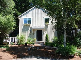 28 The Holw, Amherst, MA 01002