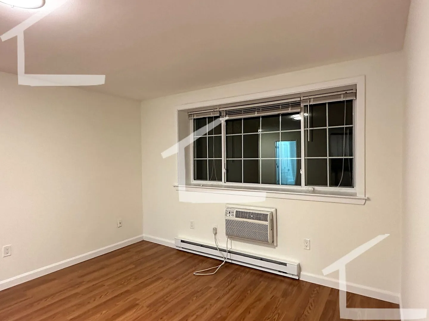 Nicely renovated 2 bed near Cleveland Circle and the Green Line. — Photo 1