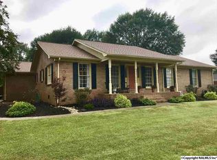 601 Fairlane Dr SW, Hartselle, AL 35640