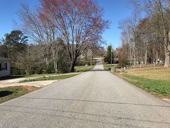 5th image of 397 Dixon Dr