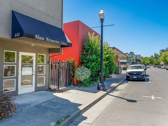 3rd image of 436 - 440 Center Street