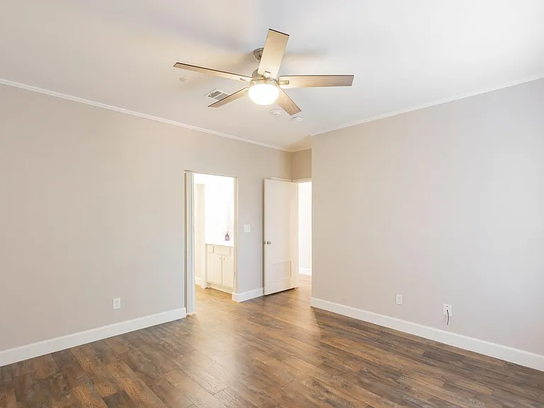 401 Lakeside Ln #111 — Photo 20