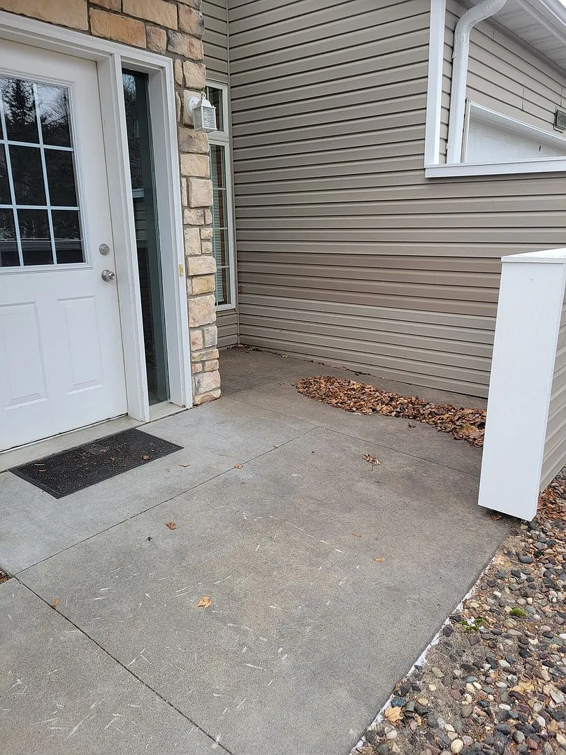 2 Level Townhouse — Photo 2