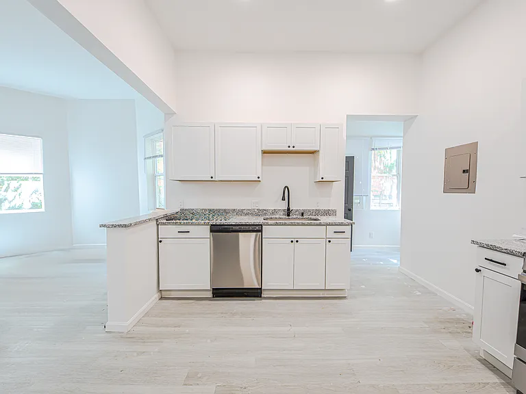 2620 May St #2 — Photo 2