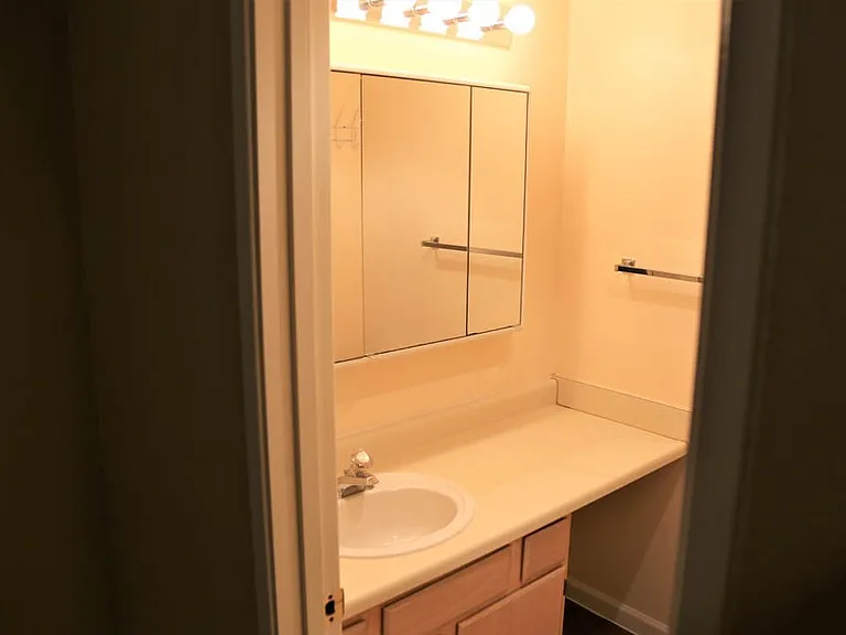 3358 SE Charlotte Pl — Photo 9