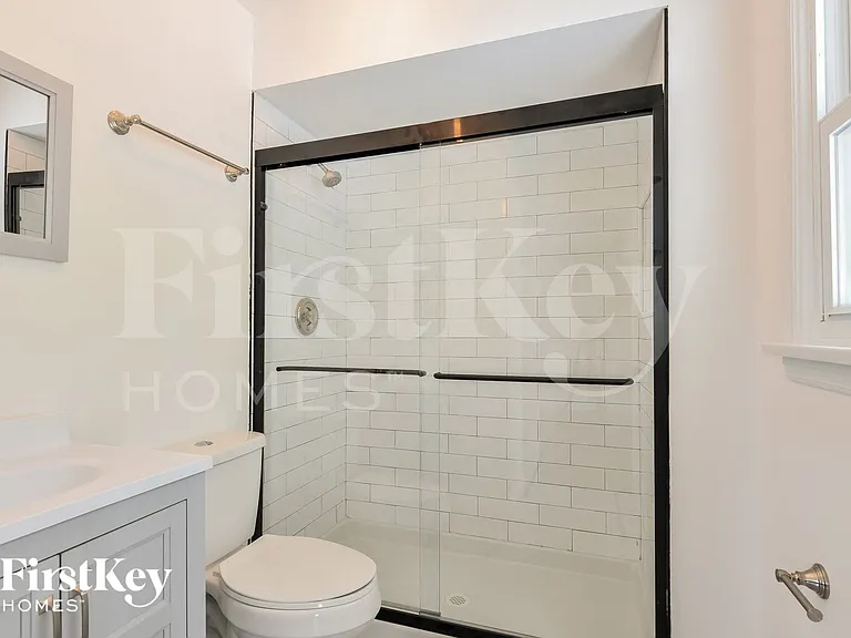 305 Elmhurst Dr — Photo 10