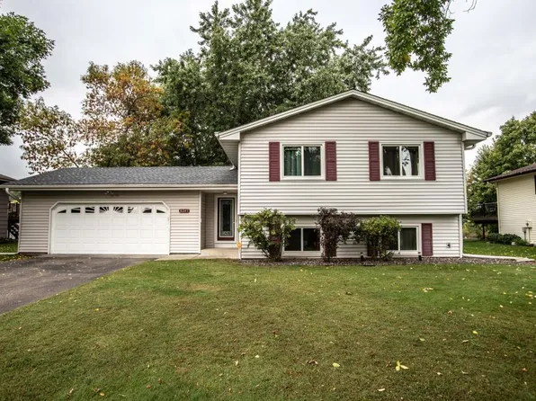 8241 Wyoming Ave N, Brooklyn Park, MN 55445