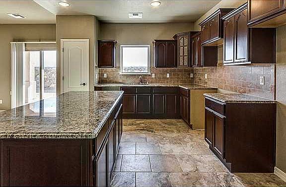 4th image of 366 Saltford Dr