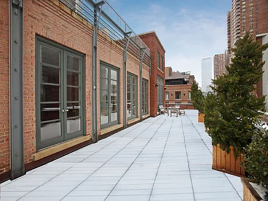 Sold by Sotheby's International Realty | media 16