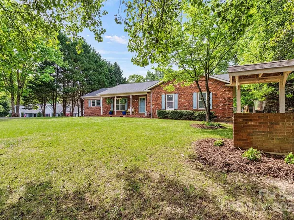 1586 Victorian Hills Cir, Conover, NC 28613