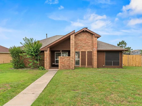 2000 Arles Ln, Carrollton, TX 75007