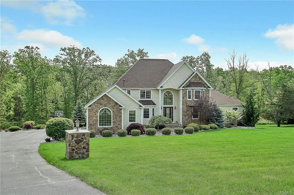 19 Lambros Dr photo 1