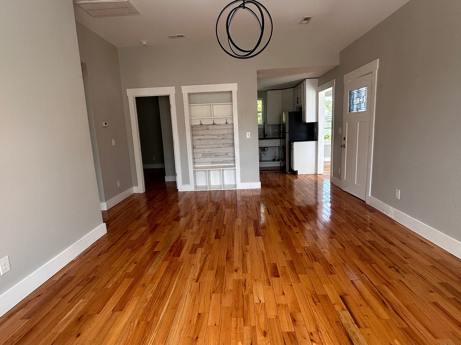 2 bed, 950 sqft, $1,700 — Photo 2