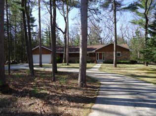 4596 Oakridge Dr, Oscoda, MI 48750