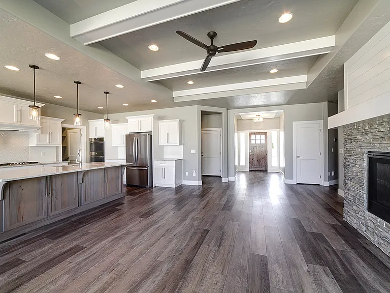 3008 E Shadowbluff St — Photo 3