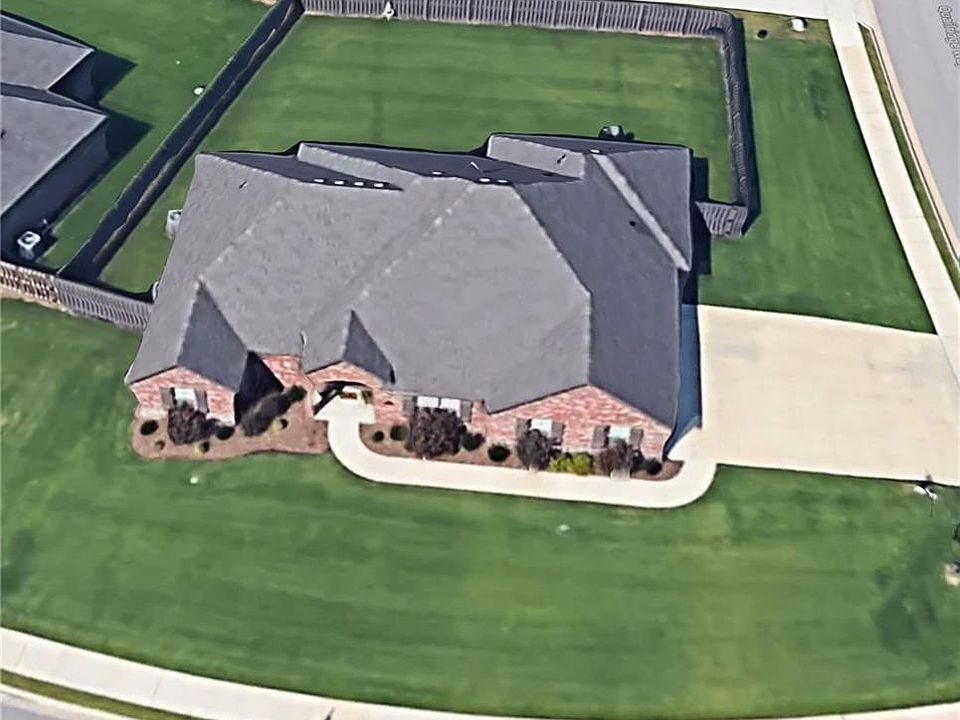 1st image of 1020 Quail Hollow Dr