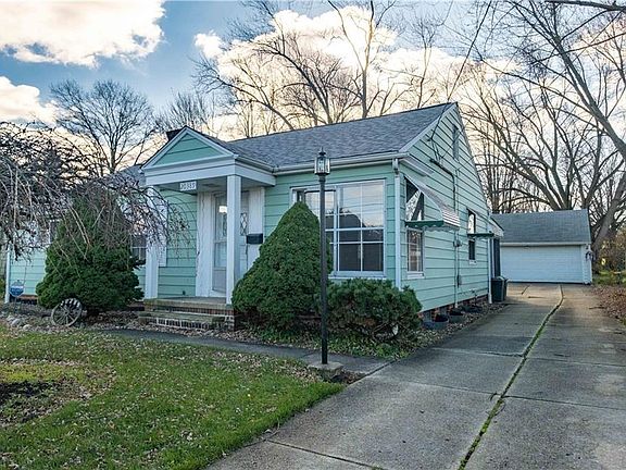 3rd image of 20389 Marian Ln