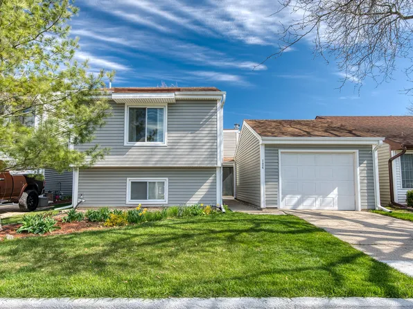 30W124 Wood Ct, Warrenville, IL 60555