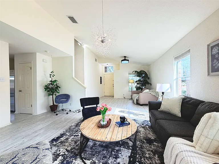 9802 Copper Creek Dr — Photo 11
