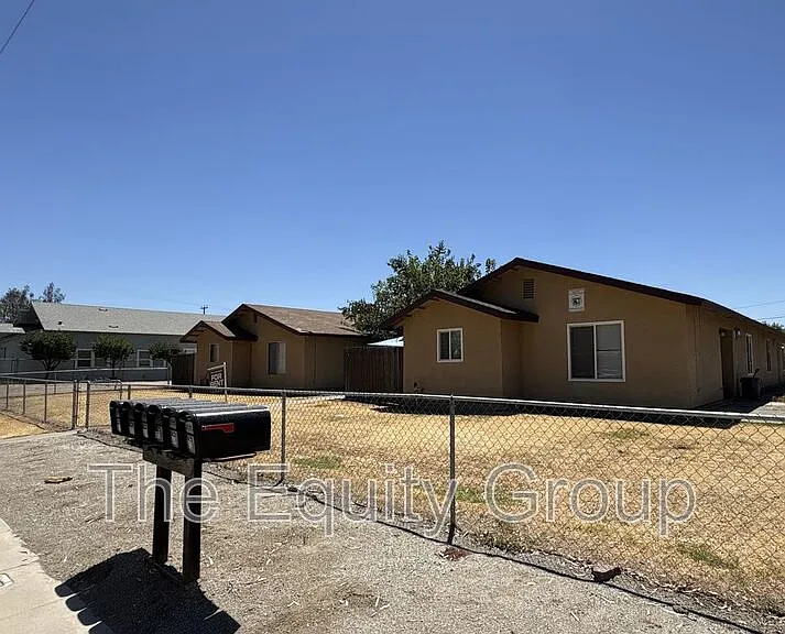 317 W 3rd St — Photo 1