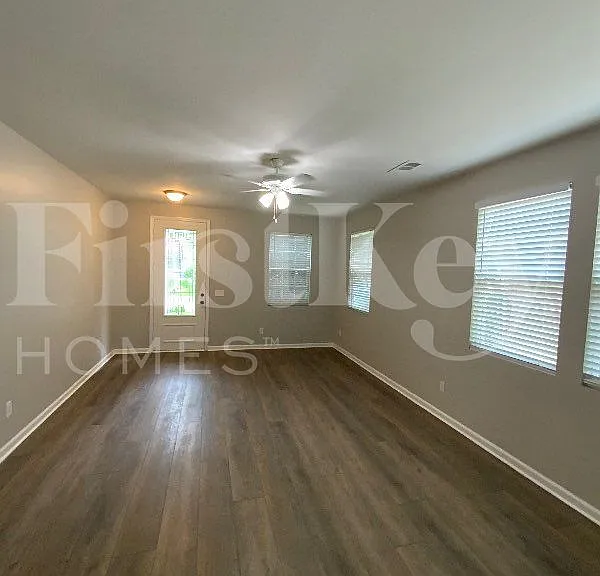 167 Parkmont Ln — Photo 2