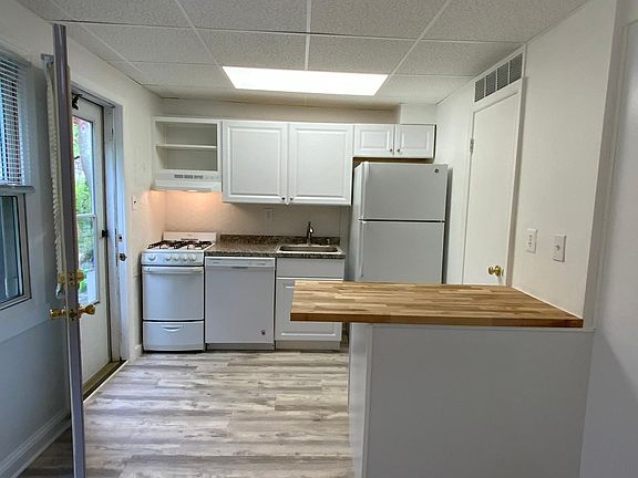 The newly remodeled kitchen includes new flooring, cabinets, appliances, countertops, blinds and backsplash!