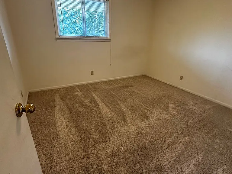 Versailles Apartments — Photo 9