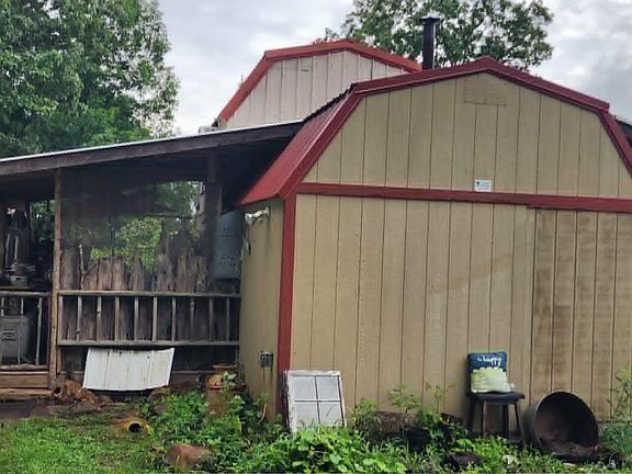 3rd image of 114 Timber Heights Dr