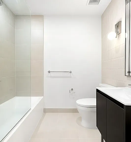 555 W 45th St #2C — Photo 6