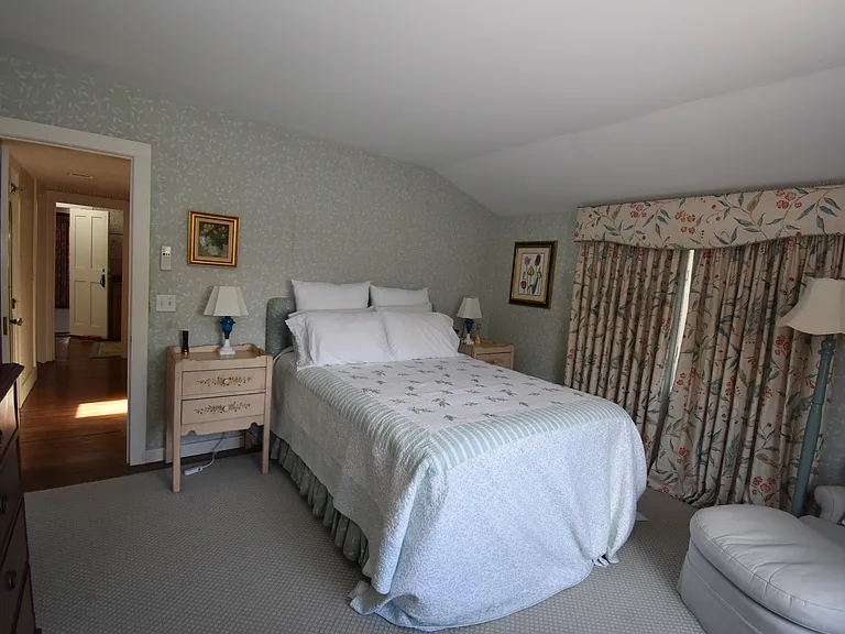 15 Trumbull St — Photo 19