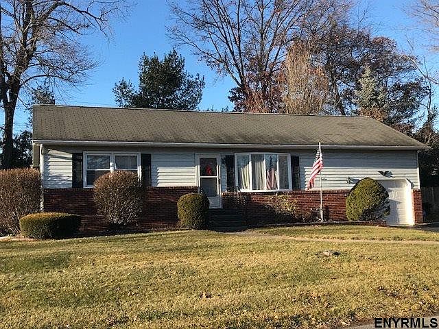 1st image of 19 Lois Ct