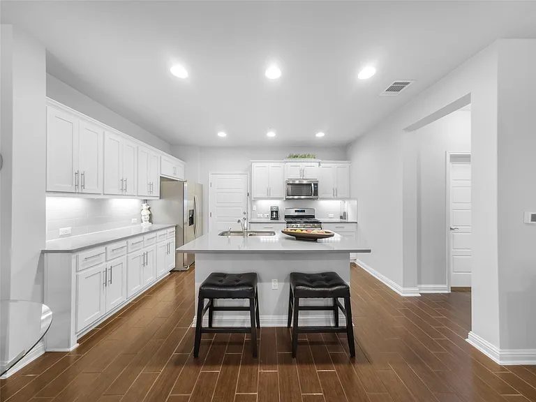 13800 Lyndhurst St #324 — Photo 8