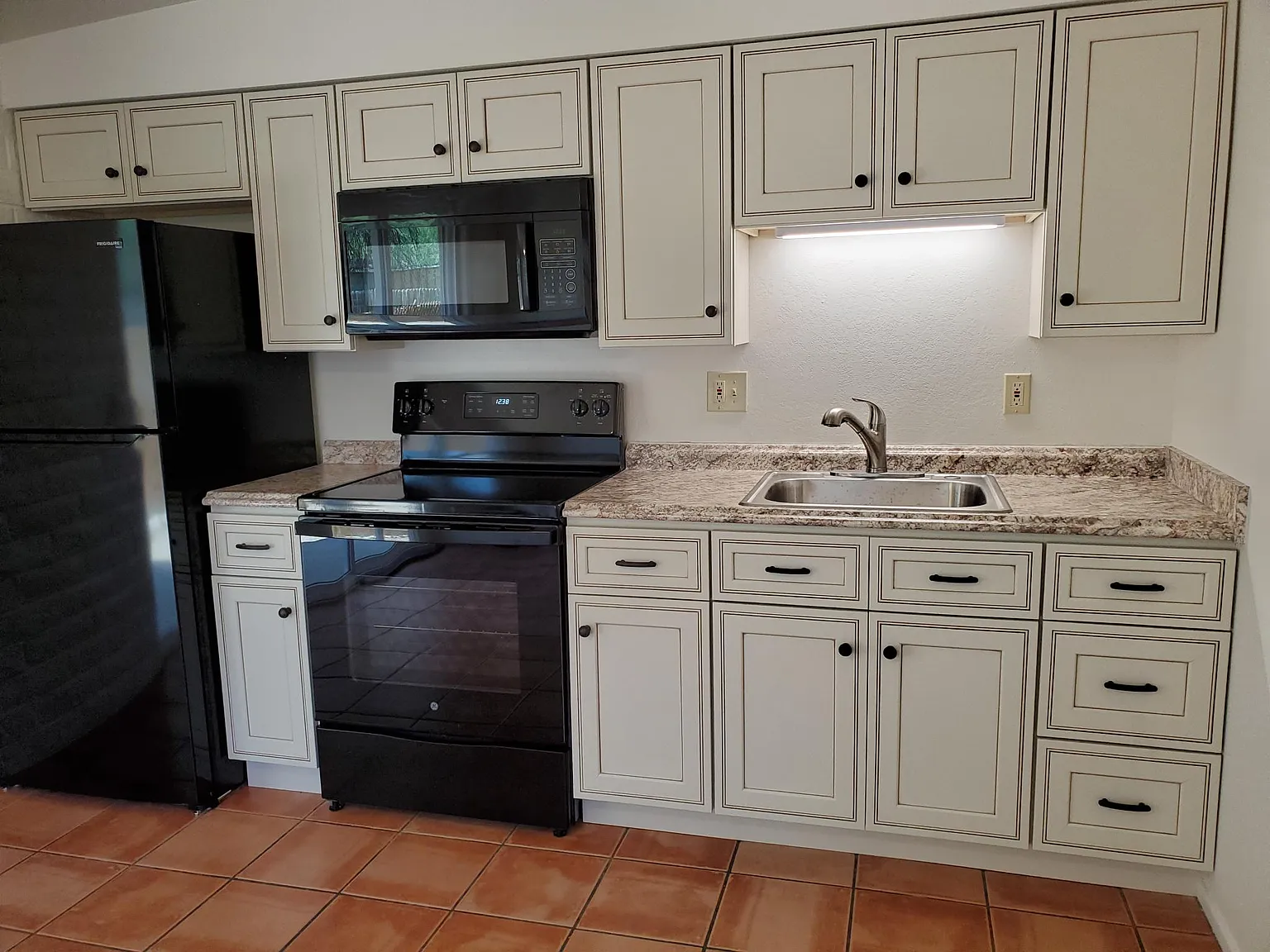2 bed, 900 sqft, $1,175 — Photo 1