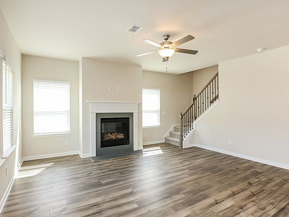 4th image of 496 Magnolia Dr
