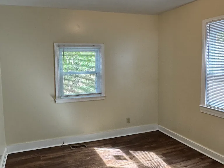 521 Pineneedle Rd — Photo 7