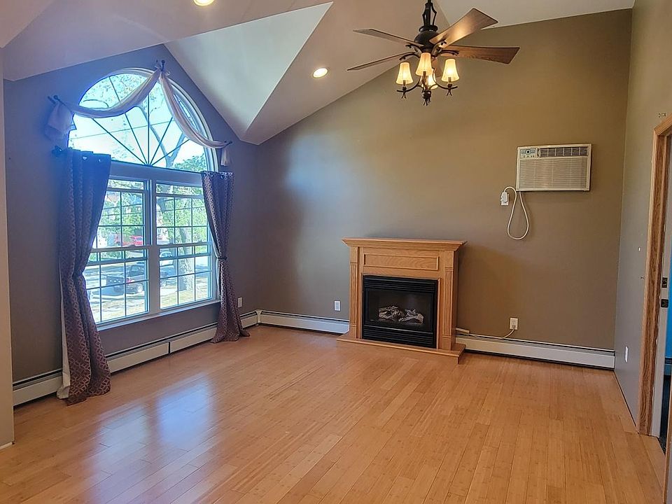 1st image of 16 Vista Ln #B