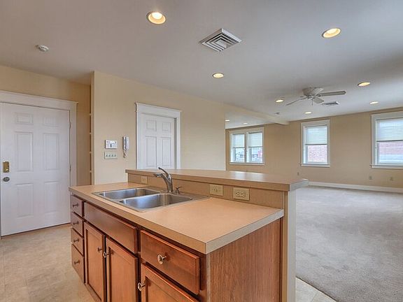 4th image of 353 W King St #2