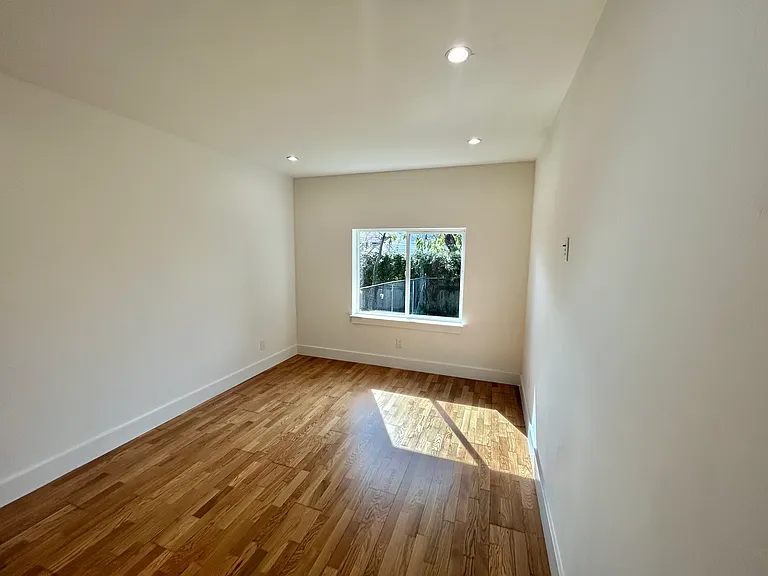 1379 Revere Ave #B — Photo 23