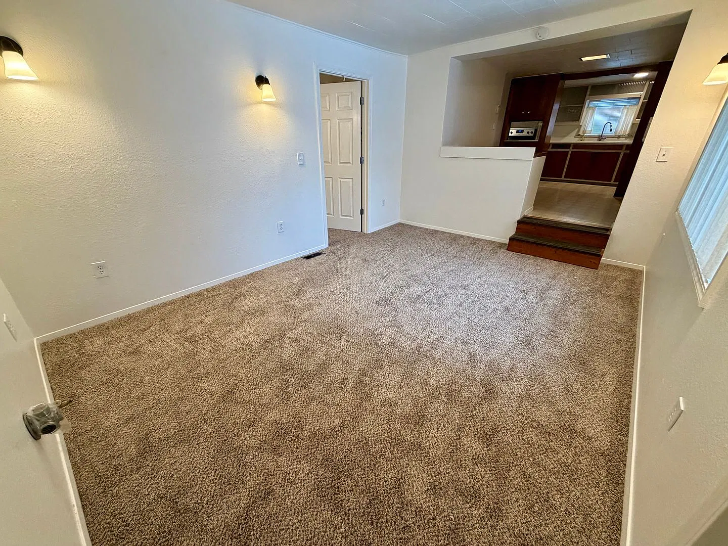 2bd, 1 Bath Home in Fairbanks for Rent - Close to UAF! — Photo 4