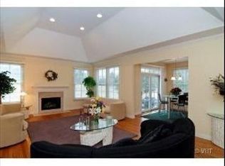 1785 W Newport Ct, Lake Forest, IL