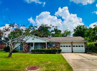 118 Talisman St, Lake Jackson, TX 77566