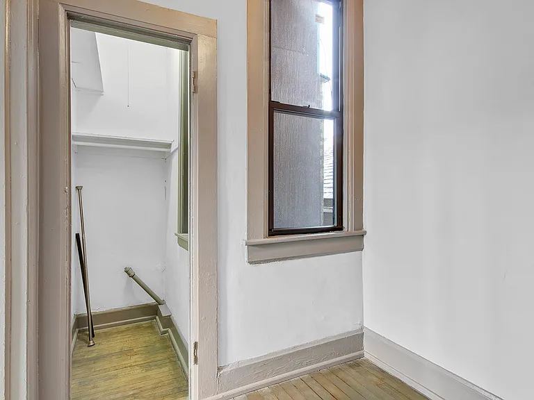 1659 W 21st St #2R — Photo 14