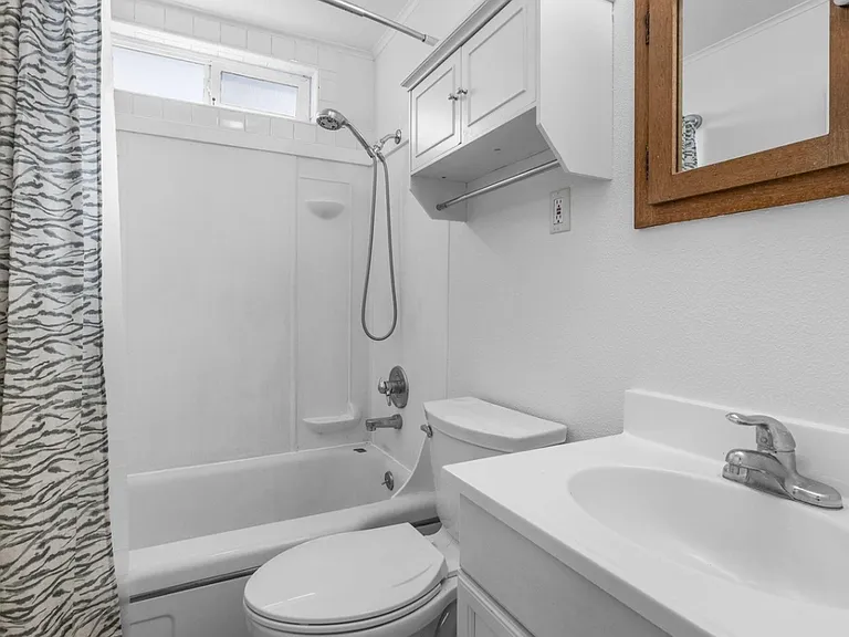 640 NW Delaware Ave — Photo 6