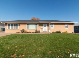 1834 W 38th Pl, Davenport, IA 52806