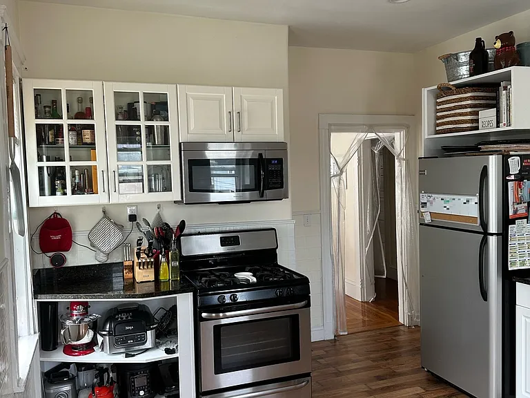 28 Laurel St #2 — Photo 1