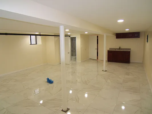 Rented by Joel Weisz, LREB | media 2