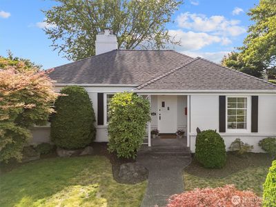 2809 40th Avenue W, Seattle, WA, 98199